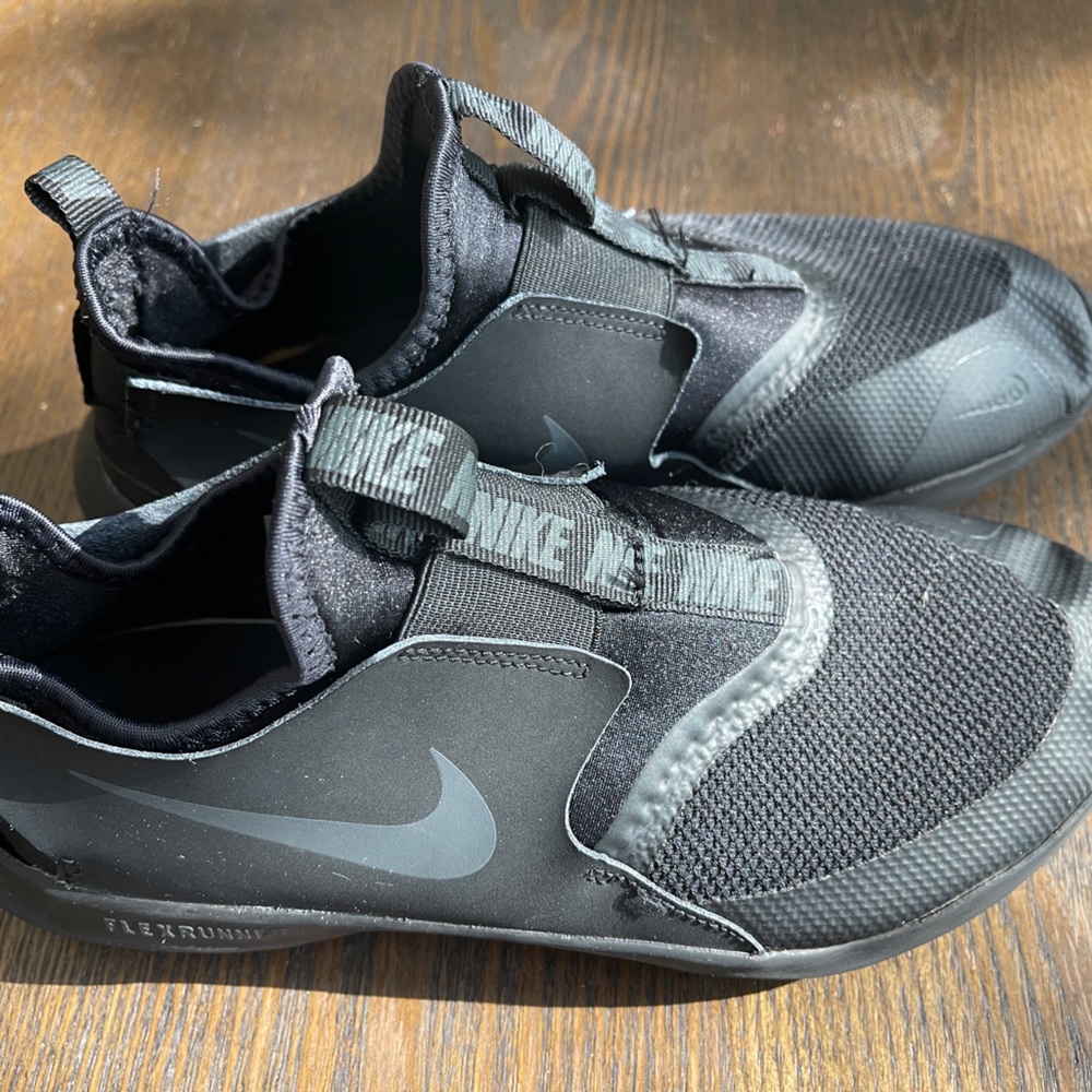 BOYS' NIKE BIG KID FLEX RUNNER RUNNING SHOES, size 5